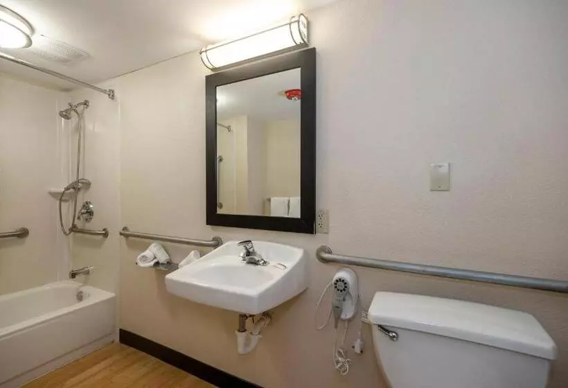 身障者適用スイートルーム, Red Roof Inn Plus+ & Suites Naples Downtown 5th Ave S
