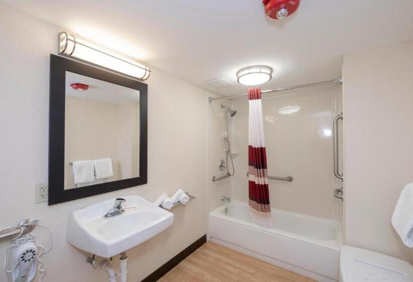 Номер Стандарт Кровать Кинг Адаптированный для Инвалидов, Red Roof Inn Plus+ & Suites Naples Downtown 5th Ave S