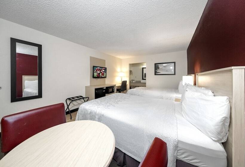 Номер Стандарт 2 Двуспальные Кровати, Red Roof Inn Plus+ & Suites Naples Downtown 5th Ave S