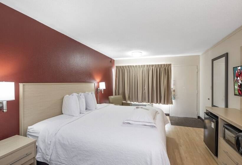 Номер Премиум, Red Roof Inn Plus+ & Suites Naples Downtown 5th Ave S