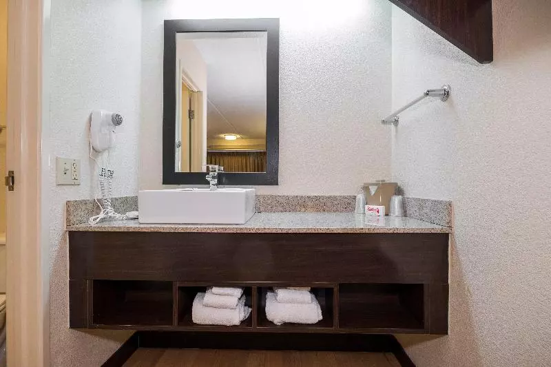 キングサイズベッドのスタンダードルーム, Red Roof Inn West Monroe