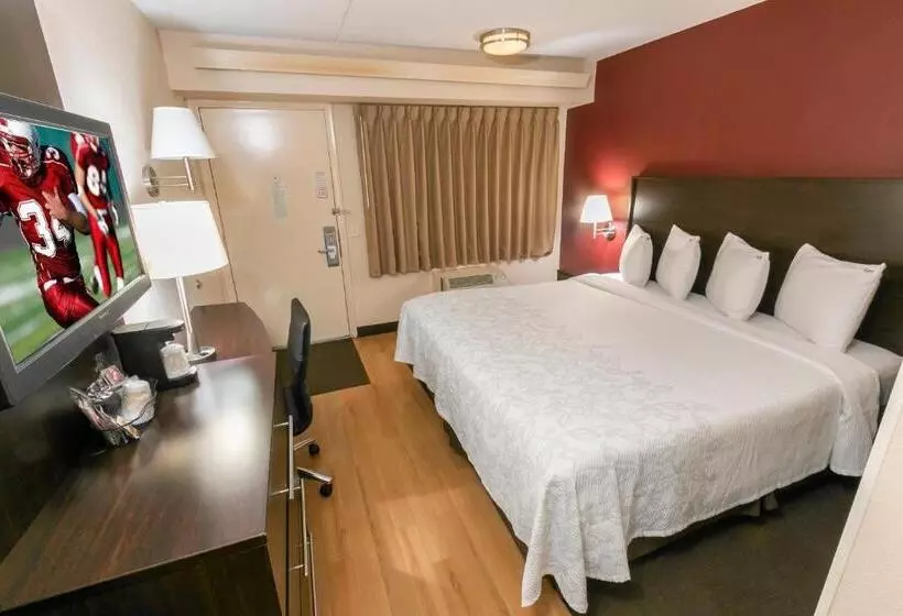 اتاق استاندارد با تخت بزرگ برای معلولان, Red Roof Inn Plus+ Ann Arbor   U Of Michigan North