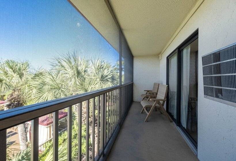 جناح, Red Roof Inn Plus+ & Suites Naples Downtown 5th Ave S