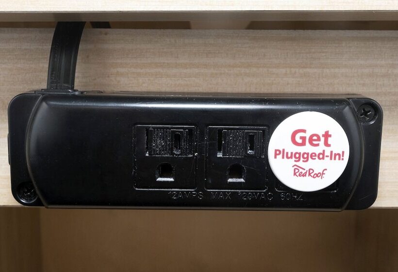 جناح لذوى الاحتياجات الخاصة, Red Roof Inn Plus+ & Suites Naples Downtown 5th Ave S