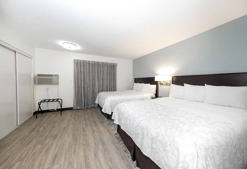 جناح, Red Roof Inn Plus+ & Suites Naples Downtown 5th Ave S