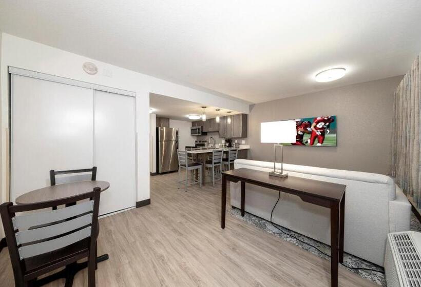 جناح سرير كينج, Red Roof Inn Plus+ & Suites Naples Downtown 5th Ave S