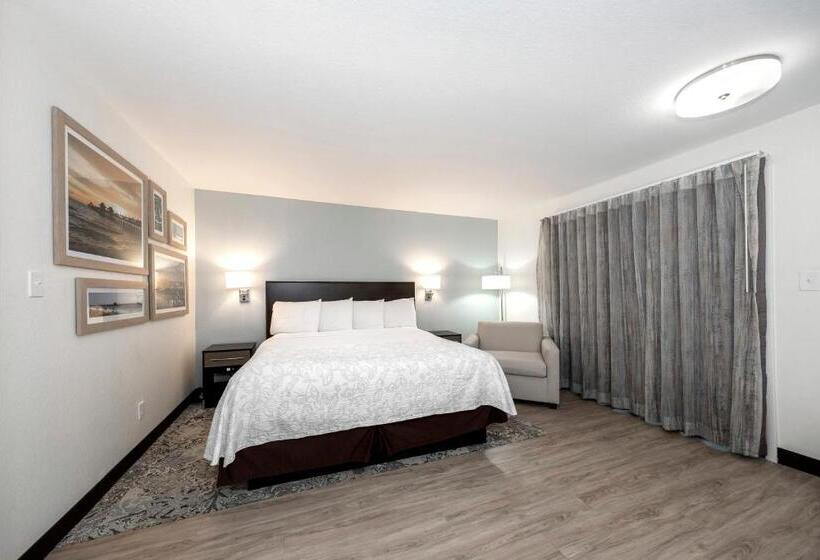 Люкс Кровать Кинг, Red Roof Inn Plus+ & Suites Naples Downtown 5th Ave S