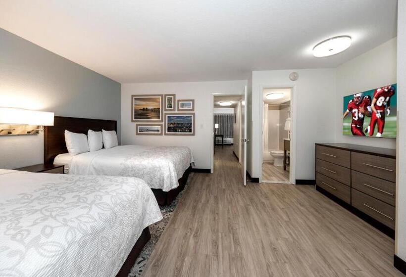 Люкс Адаптированный для Инвалидов, Red Roof Inn Plus+ & Suites Naples Downtown 5th Ave S