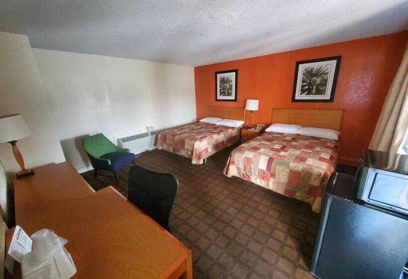 غرفه قياسيه سريرين مزدوجين, Relax Inn