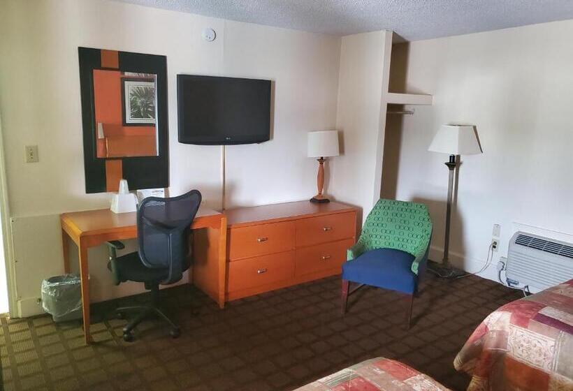 غرفه قياسيه سريرين مزدوجين, Relax Inn