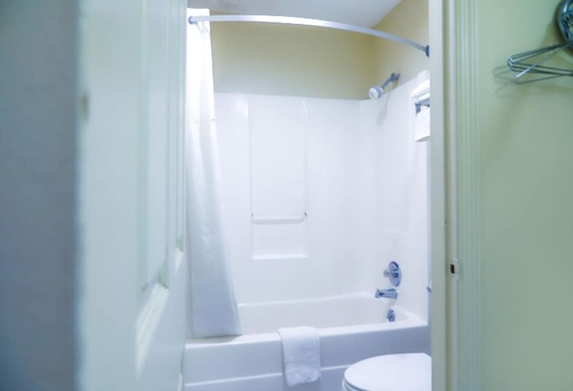 غرفه قياسيه سريرين مزدوجين, Rodeway Inn