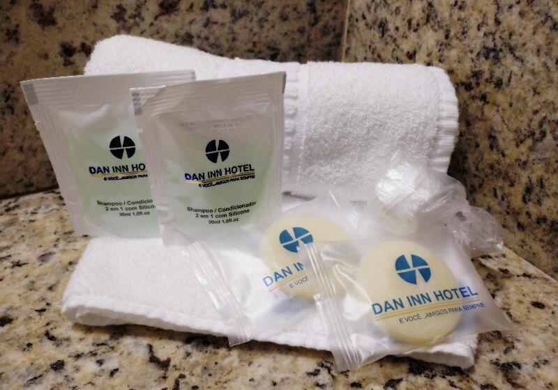 스탠다드 룸 킹사이즈 침대, Sheraton Louisville Riverside