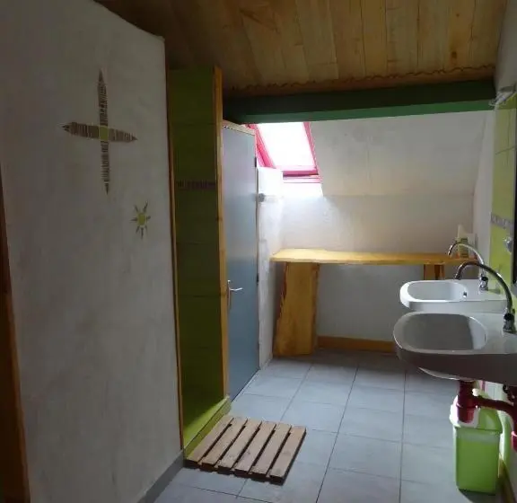 ルームシェアのワンベッド, Auberge La Soulan