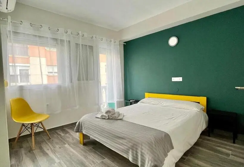 اتاق استاندارد با بالکن, New Click & Room
