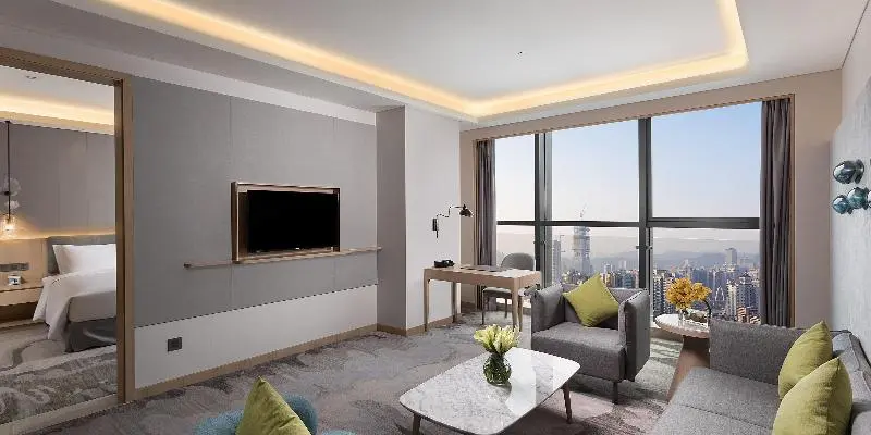キングサイズベッドのスタンダードルーム, Holiday Inn Guiyang City Center, An Ihg