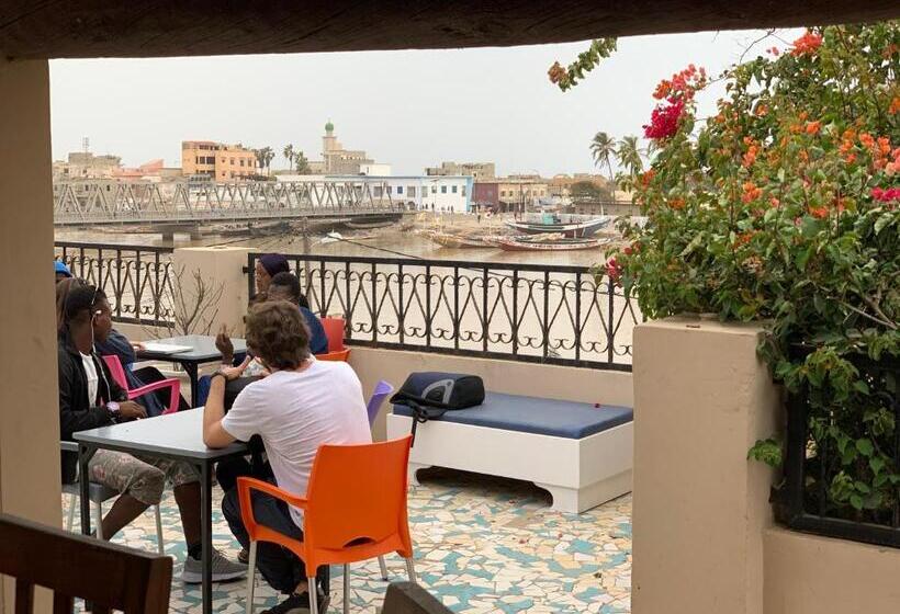 اتاق استاندارد با سرویس بهداشتی مشترک, Chez Titi