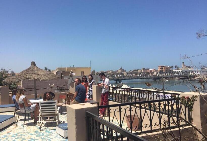 اتاق استاندارد یک نفره, Chez Titi