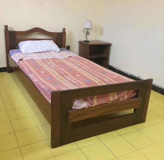 اتاق استاندارد یک نفره, Chez Titi