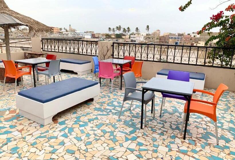 اتاق استاندارد با سرویس بهداشتی مشترک, Chez Titi