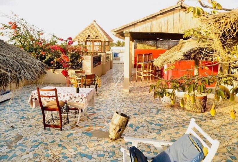 اتاق استاندارد با سرویس بهداشتی مشترک, Chez Titi