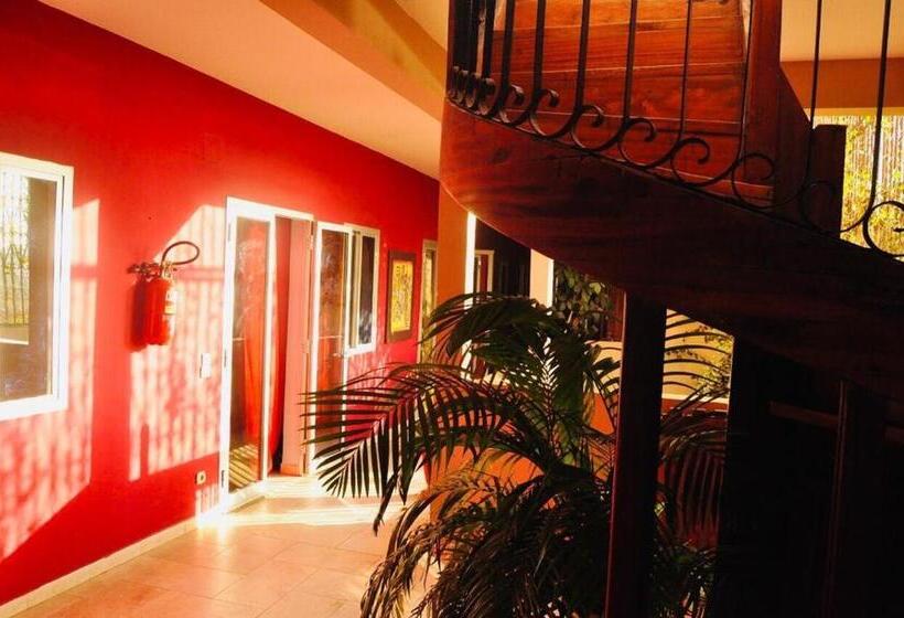 اتاق استاندارد با سرویس بهداشتی مشترک, Chez Titi