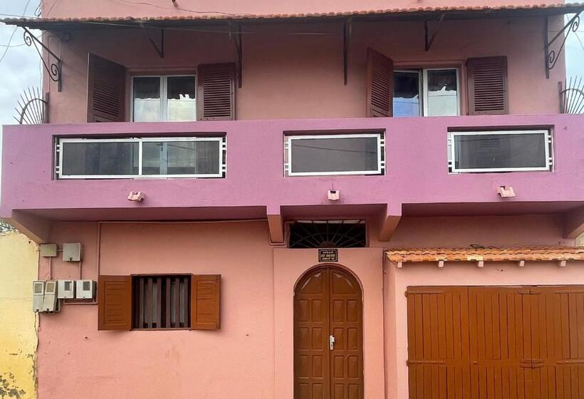 اتاق استاندارد با سرویس بهداشتی مشترک, Chez Titi