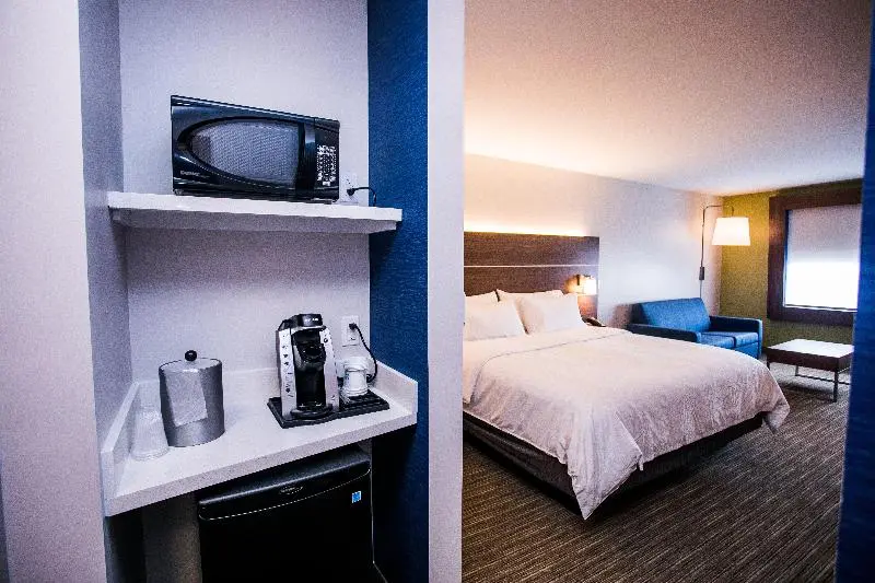 キングサイズベッドのスイートルーム, Holiday Inn Express & Suites Rehoboth Beach, An Ihg