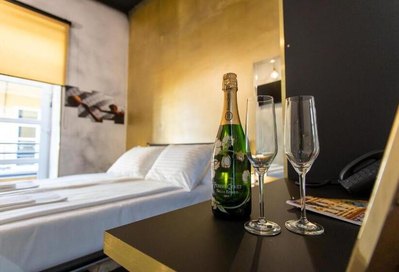 اتاق استاندارد یک تخته با بالکن, Timeout Heritage Hotel Zagreb