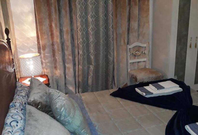 اتاق استاندارد با سرویس بهداشتی مشترک, Ameli Rooms