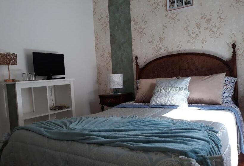 اتاق استاندارد با سرویس بهداشتی مشترک, Ameli Rooms