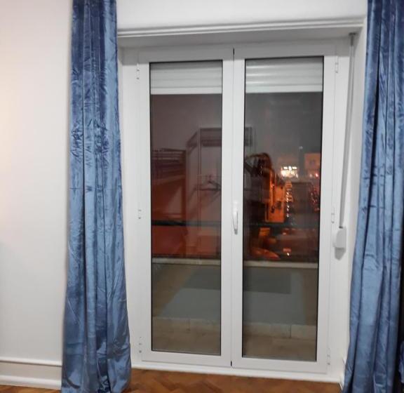 اتاق استاندارد چهارنفره با سرویس بهداشتی مشترک, Ameli Rooms