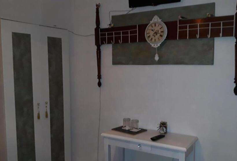 اتاق استاندارد با سرویس بهداشتی مشترک, Ameli Rooms