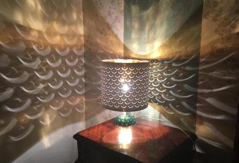 اتاق استاندارد با سرویس بهداشتی مشترک, Ameli Rooms