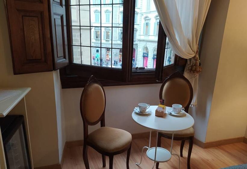 اتاق لوکس, Lady Luna B&b