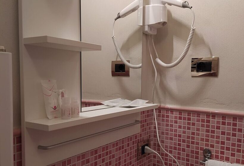 اتاق لوکس, Lady Luna B&b