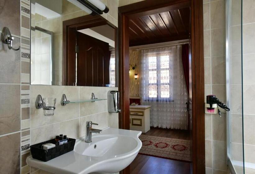 اتاق لوکس با تخت بزرگ, Cicerone Lodge