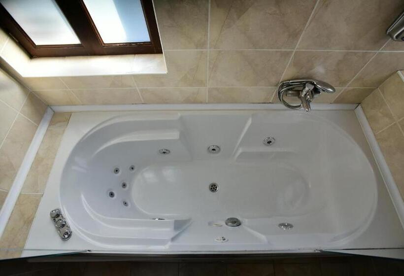 اتاق لوکس با تخت بزرگ, Cicerone Lodge