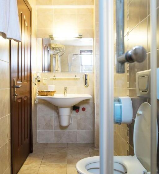 اتاق استاندارد سه نفره, Cicerone Lodge