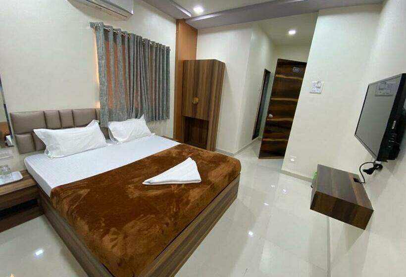 Deluxe Zimmer, Divine