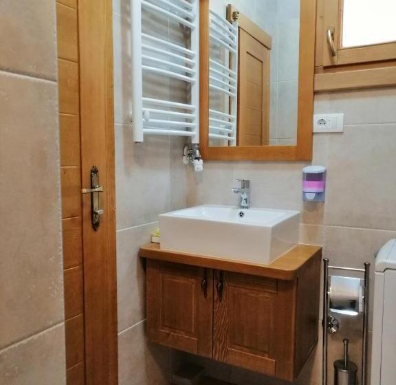 سوییت خانوادگی, Princess Nina Kolašin