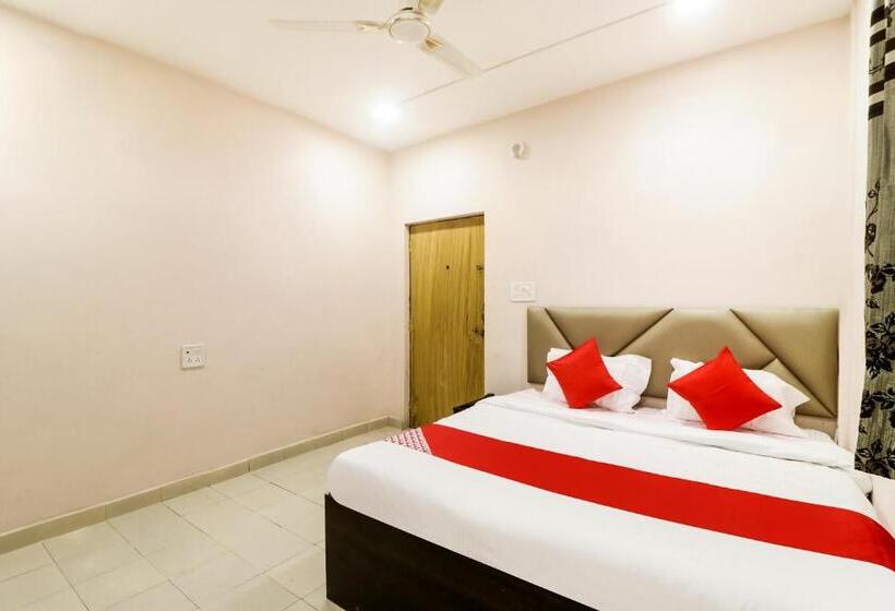 Трехместный Номер Классика, Oyo 47091  Eagle