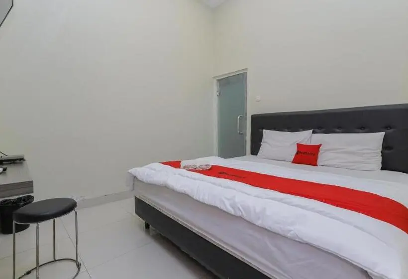 デラックスルーム, Reddoorz At Ngaggel Jaya Surabaya