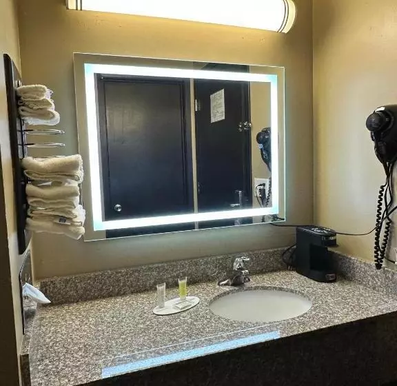 اتاق استاندارد, Super 8 By Wyndham Eau Claire Wi