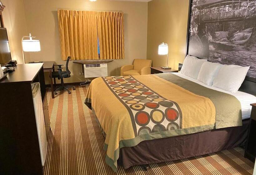 带大床的标准间, Super 8 By Wyndham Eau Claire Wi