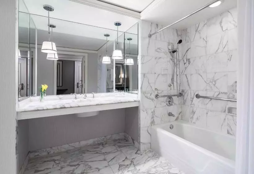 キングサイズベッドのデラックスルーム, The Ritzcarlton, St. Louis