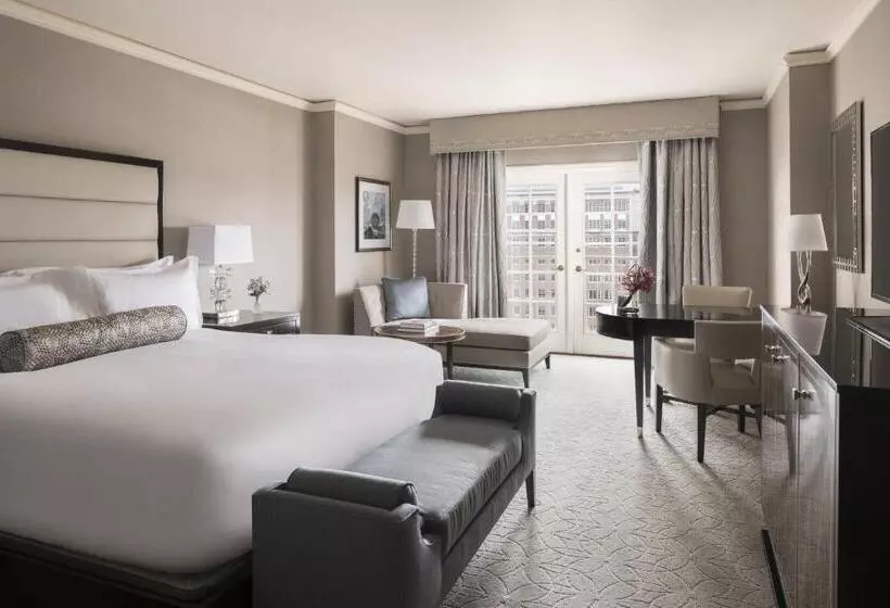 キングサイズベッドのクラブルーム, The Ritzcarlton, St. Louis