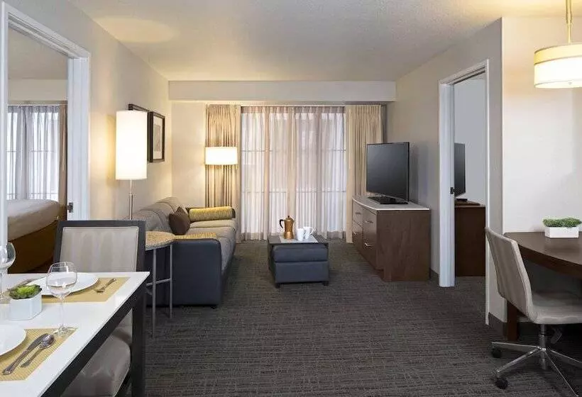 سوئیت 2 خوابه, Burton House, Beverly Hills, A Tribute Portfolio Hotel