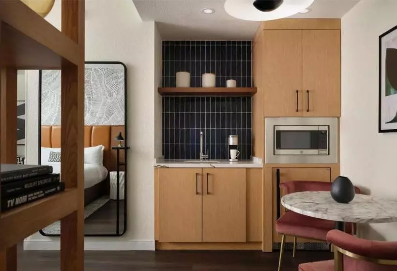 استودیو استاندارد با تخت کینگ, Burton House, Beverly Hills, A Tribute Portfolio Hotel