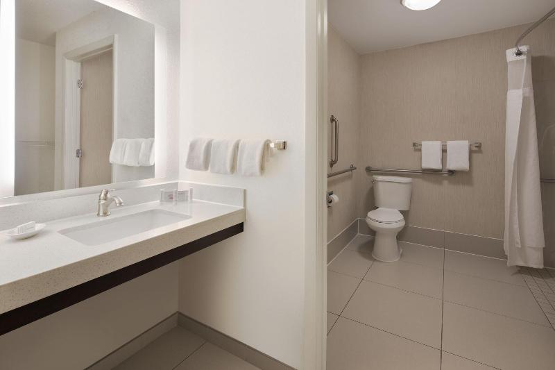 جناح, Residence Inn Indianapolis Airport