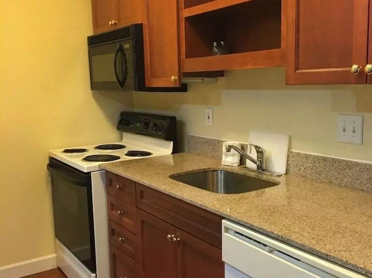 استودیوی لوکس, Affordable Suites Of America Grand Rapids